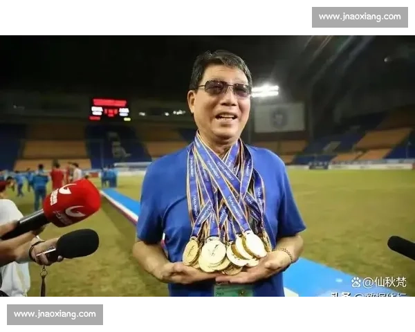 81 岁根宝挂帅南下，上海 U20 扛男足荣誉冲冠